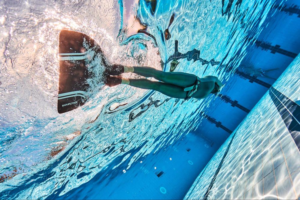 Photo: Athlete diving with the PRO Monofin 4X Carbon. @evsychev